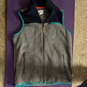 Sperry Gray Fleece Vest with Vibrant Accents